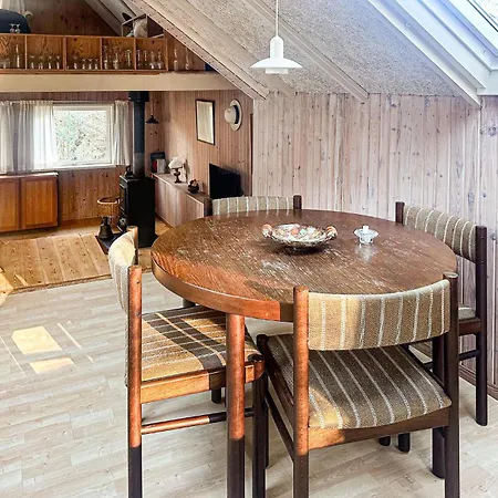 2 Bedroom Awesome In Sejero Сasa de vacaciones Sejerby