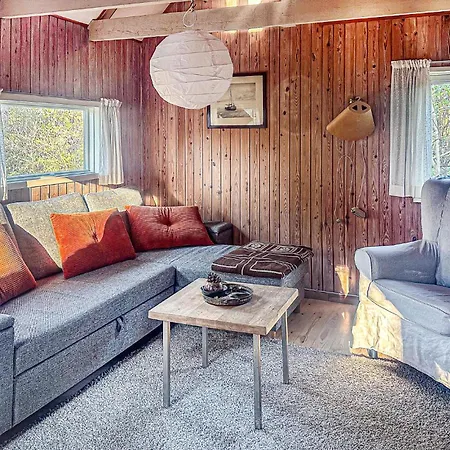 Сasa de vacaciones 2 Bedroom Awesome In Sejero